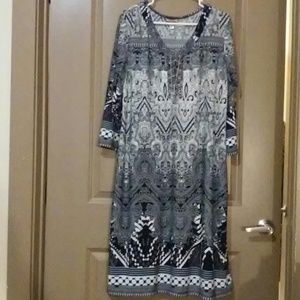 Black & white dress - label says 2x but it runs sm